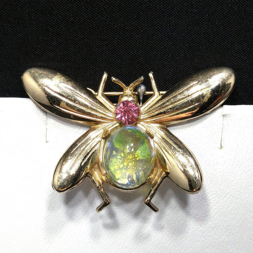 Vintage Lucite Insect Brooch, Gold Flakes, Pink Rhinestone, 1950s - Picture 4 of 10